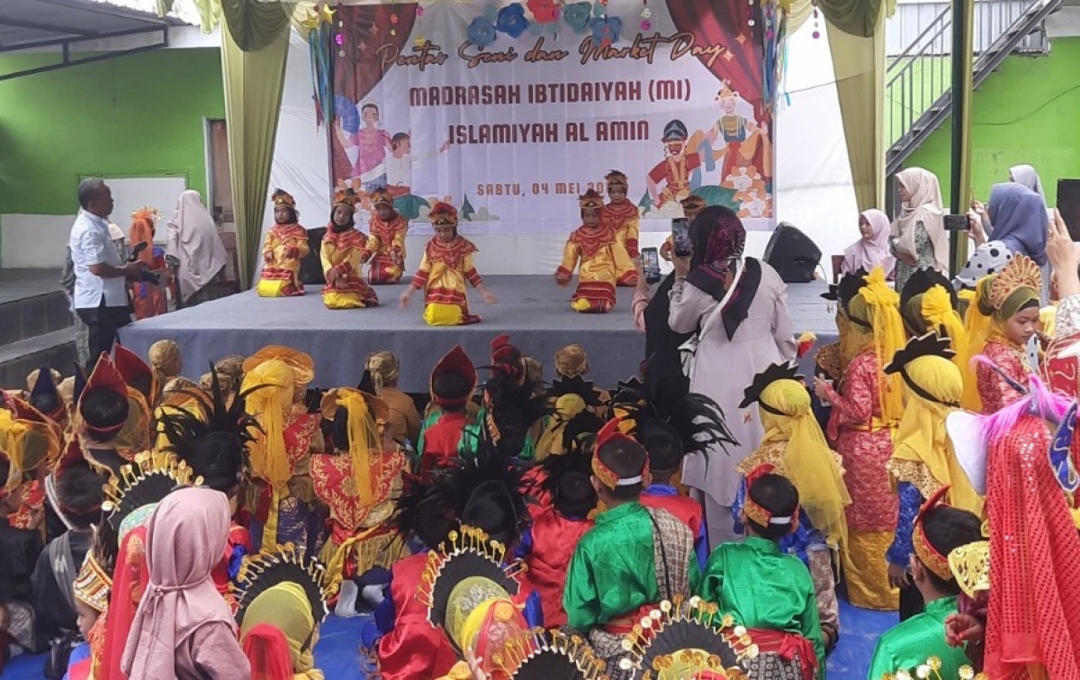 Ratusan Santri Antusias Ikuti Pensi dan Market Day Madrasah Ibtidaiyah Islamiyah Al Amin