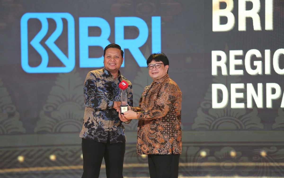 Punya Peran Besar di Bidang Ekonomi dan Sosial, BRI Raih Dua Penghargaan di CNN Indonesia Awards Bali 2024