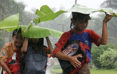 Sebagian Besar Wilayah Indonesia Diguyur Hujan Sedang-Lebat pada Sabtu