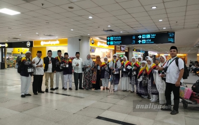 Naik Pesawat dari Gunungsitoli, 12 Jemaah Calon Haji Tiba di Bandara Kualanamu