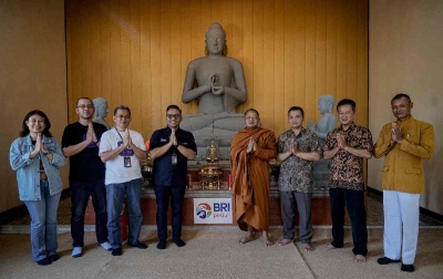 Peringati Hari Raya Waisak, BRI Peduli Salurkan Bantuan Sarana Pra-sarana Vihara dan Bagikan Sembako Untuk Umat Buddha