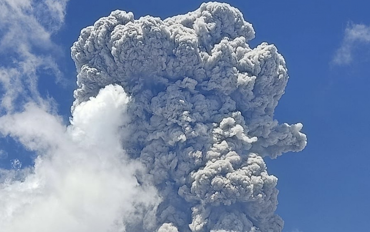 Gunungapi Ibu Kembali Erupsi, Tinggi Kolom Abu Teramati Capai 7.000 Meter