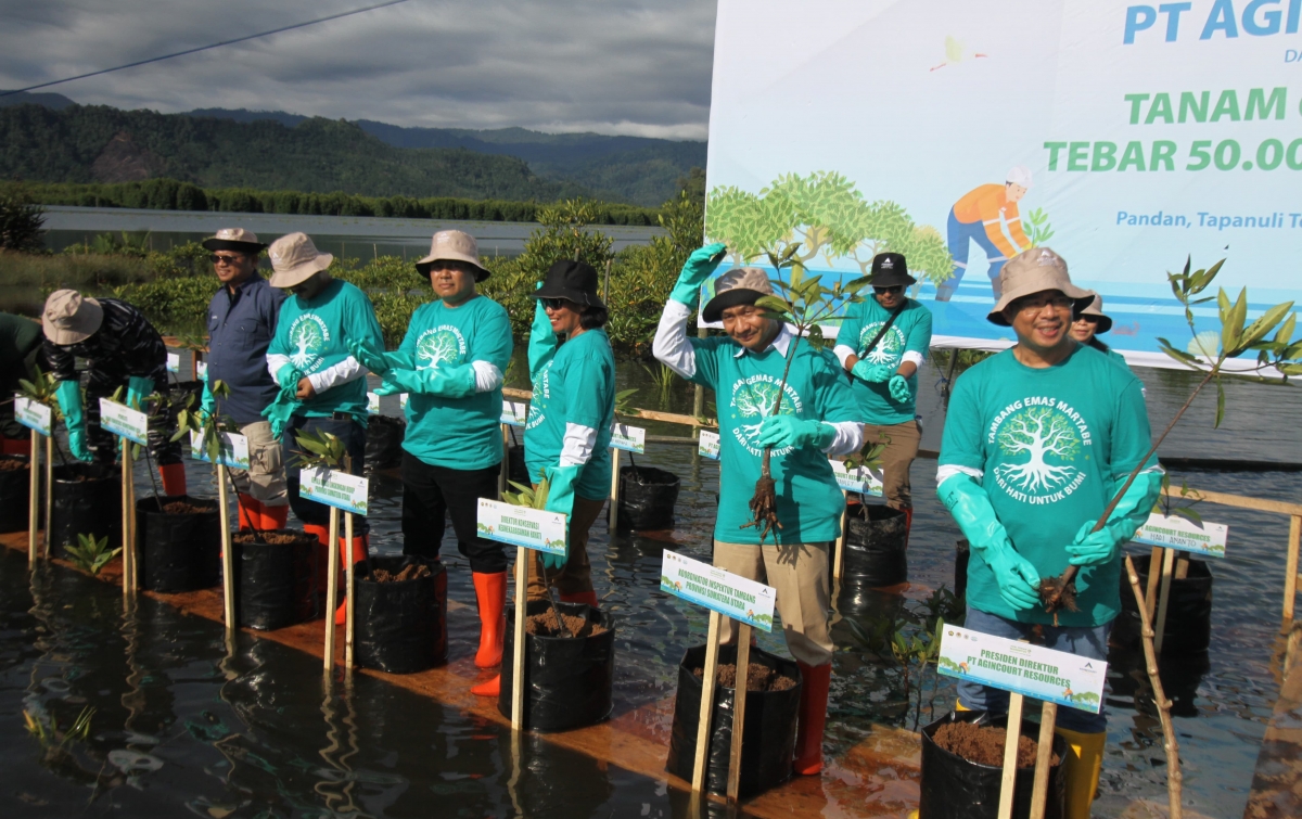 Jaga Keseimbangan Alam, PTAR Tanam 60.000 Mangrove dan Tebar 50.000 Bibit Kerang-Kepiting