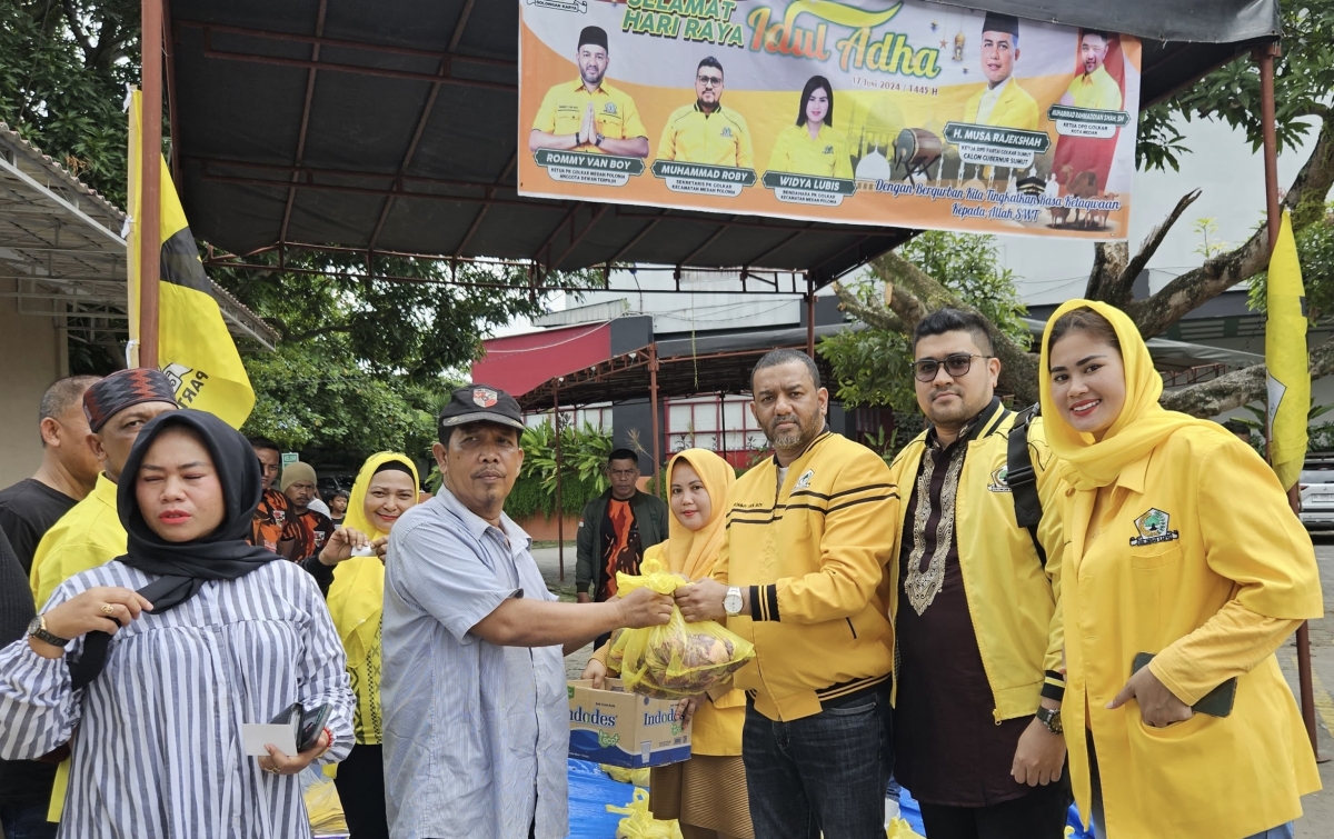 PK Golkar Medan Polonia Sembelih Seekor Sapi Seberat 400 Kg