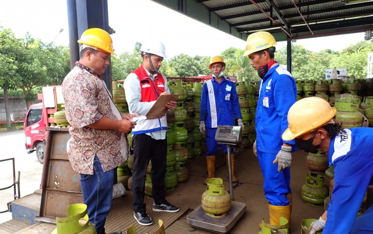 Pastikan Isi LPG 3 Kg Sesuai, Pertamina Patra Niaga Cek Berkala SPBE di Sumut