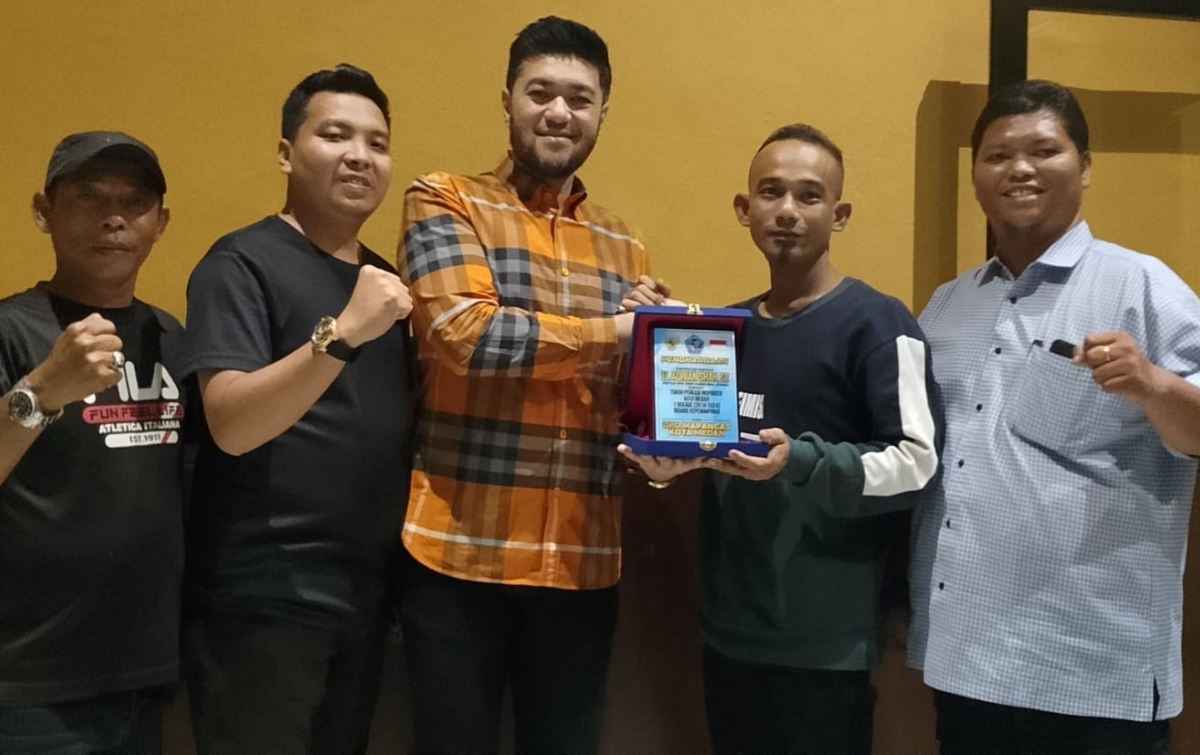 El Adrian Shah Terima Penghargaan Tokoh Pemuda Inspiratif Kota Medan Selama 1 Dekade