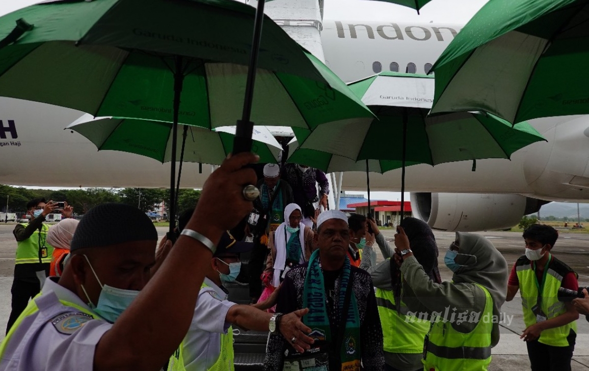 Kepulangan Jemaah Haji Aceh Kloter 1 Tiba Tepat Waktu