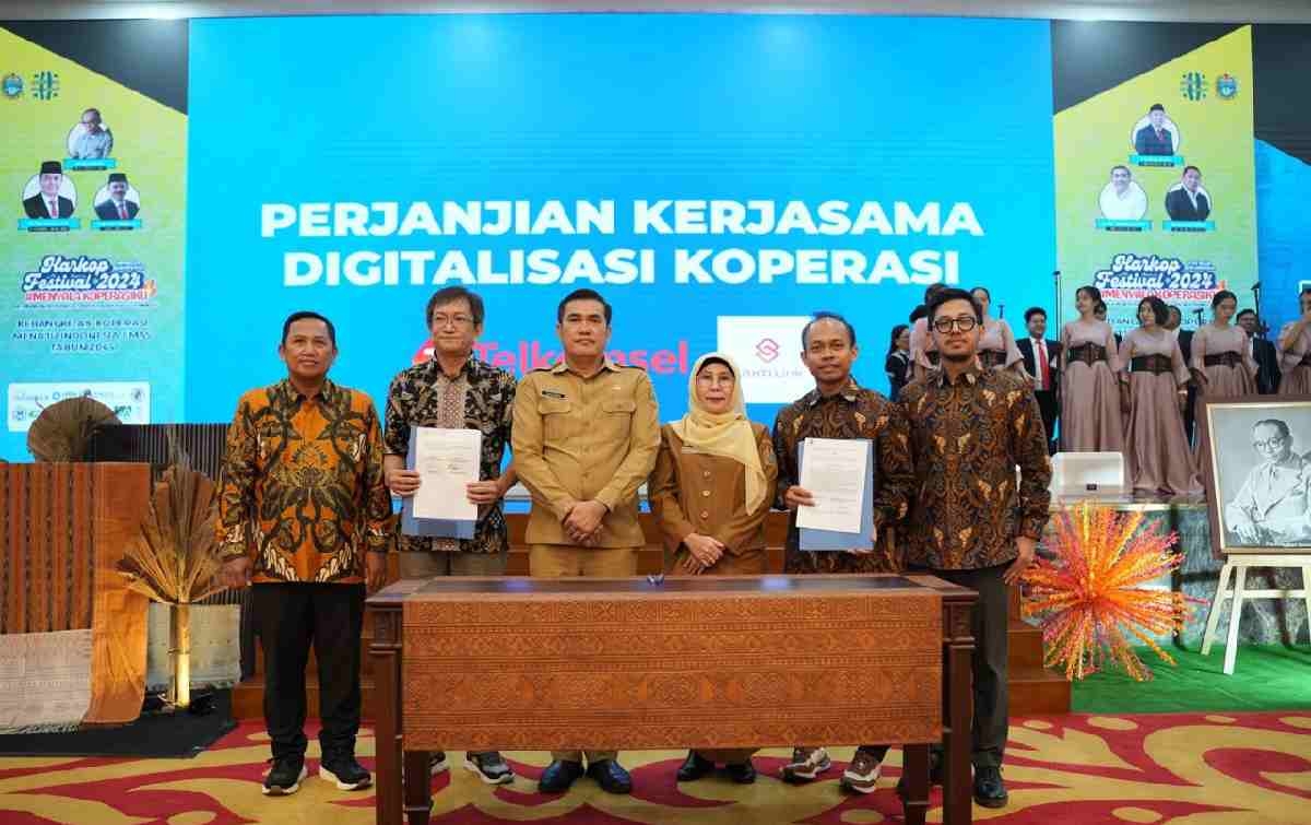 Telkomsel dan Dinas Koperasi UKM Sumut Kolaborasi Hadirkan Digitalisasi Koperasi Melalui Penandatangan MoU