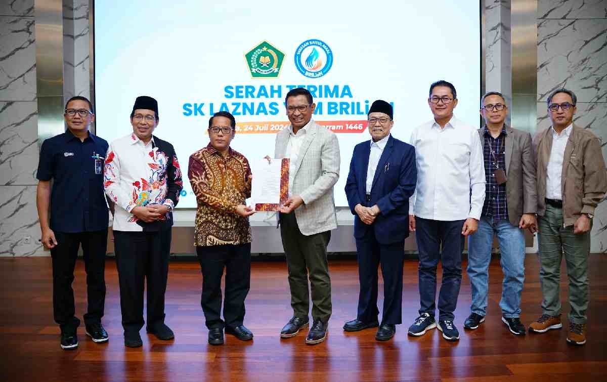 Kemenag RI Menyerahkan SK Izin Operasional Sebagai Lembaga Amil Zakat Skala Nasional Kepada YBM BRILiaN