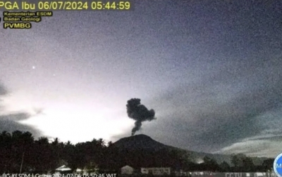 Gunung Ibu di Halmahera Meletus, Semburkan Abu Vulkanik 1 Kilometer