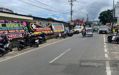 Dukung Pemberantasan Korupsi, Warga Sidimpuan Kirim Papan Bunga ke Kejari