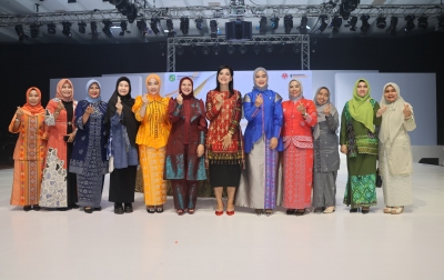 Ketua Dekranasda Tapsel Hadiri Medan Fashion Festival