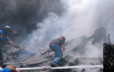 Dua Rumah Terbakar, Pemilik Saat Bekerja di Ladang