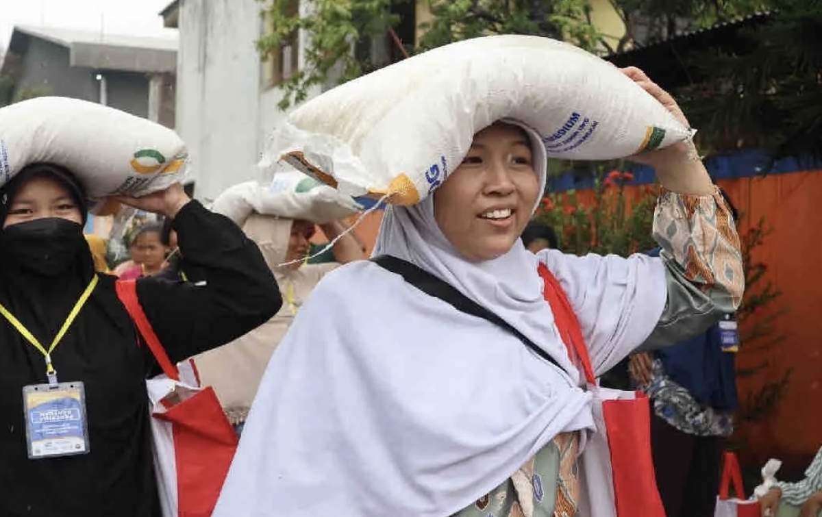 Kendalikan Inflasi, Bulog Kembali Salurkan Bantuan Beras 10 Kg