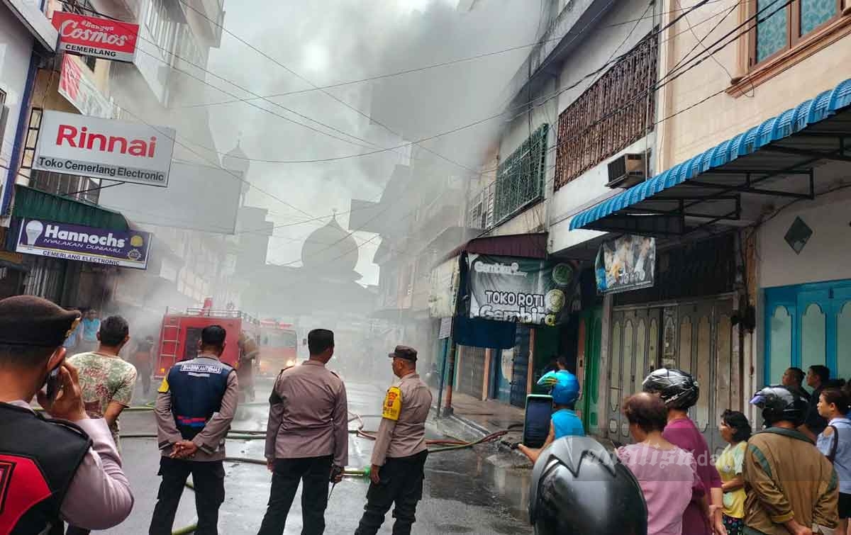 Toko Roti di Tebingtinggi Terbakar 