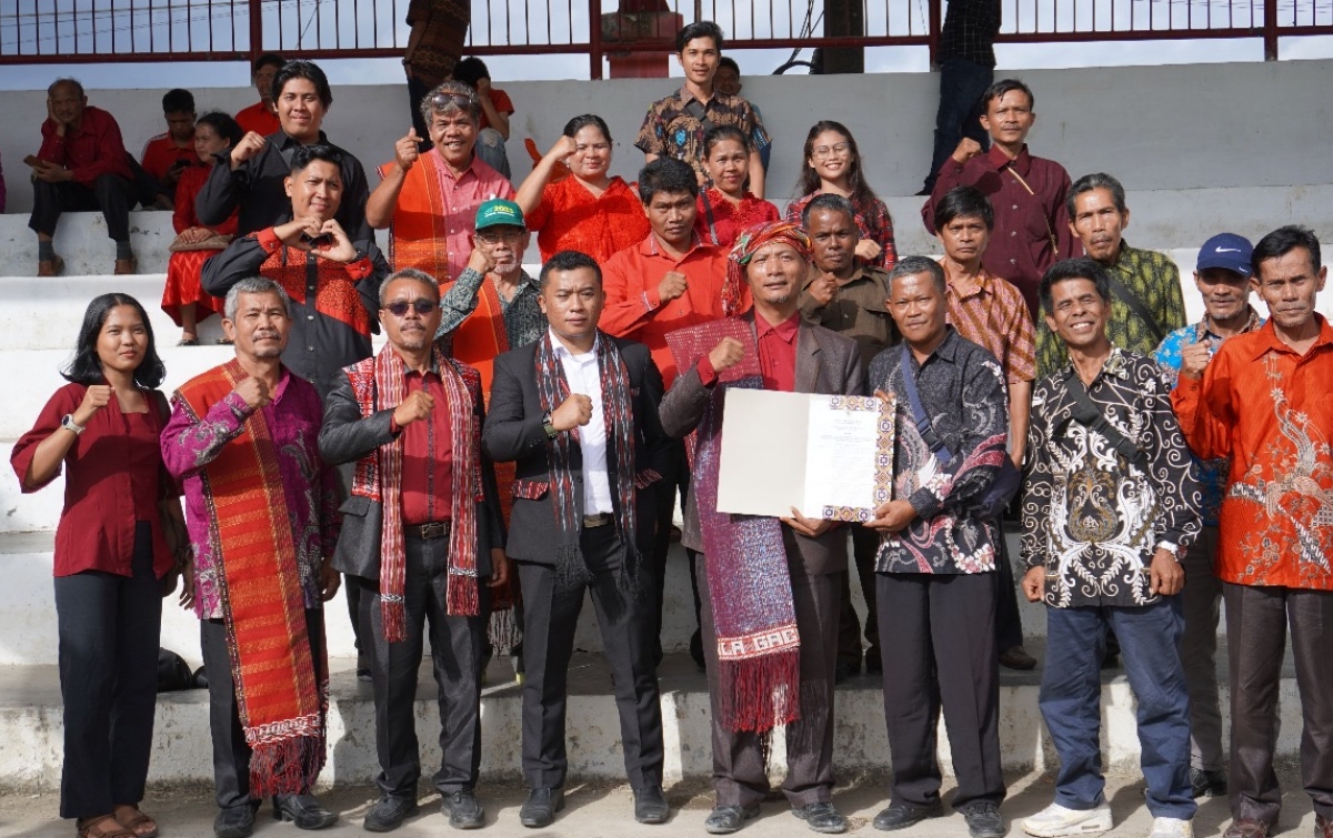 Masyarakat Adat Simardangiang Terima 2 SK Pengakuan dan Perlindungan Wilayah Adat