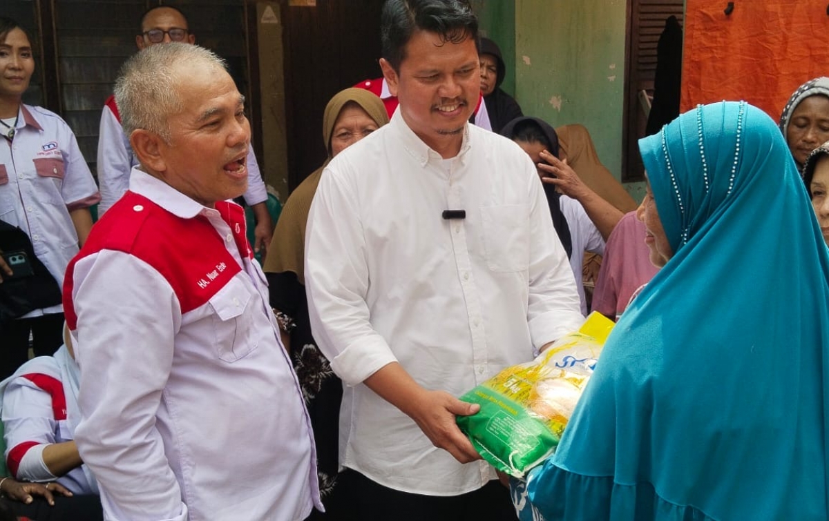 Prof Ridha Bersama IMO Indonesia Sumut Salurkan Bantuan ke Korban Kebakaran Pulo Brayan Kota