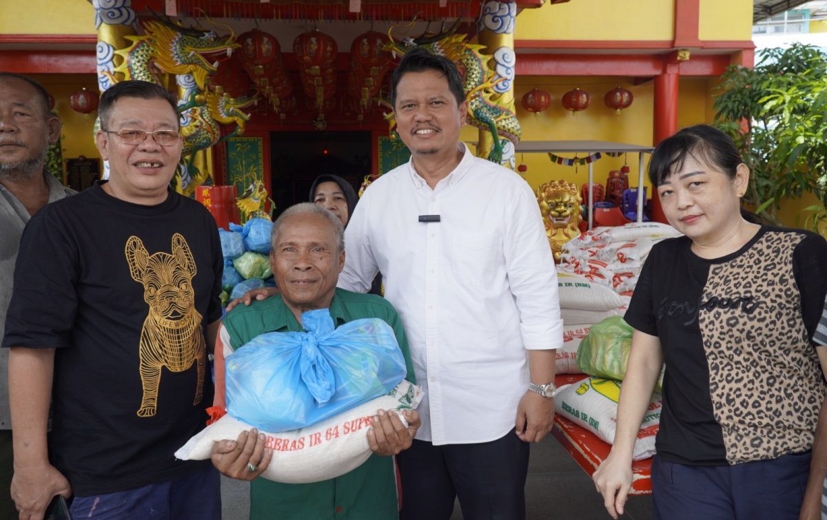 Bagikan Bansos Vihara Nam Hai Kwan Im Cilincing, Prof Ridha; Contoh Terbaik Hadapi Problematika Sosial di Masyarakat