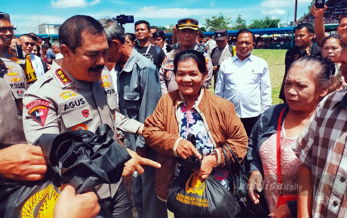 Agus Andrianto Bagikan Sembako dan Ucapkan Terima Kasih Sebelum Pensiun