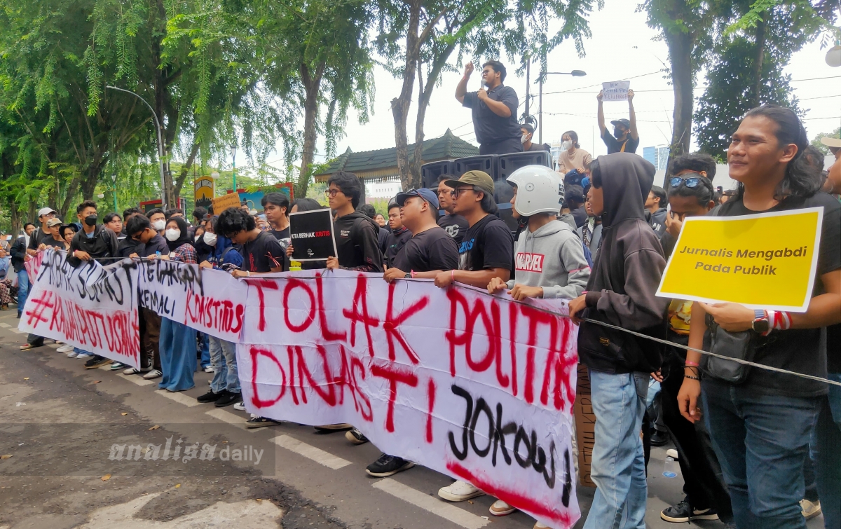 Massa Buruh dan Mahasiswa Sumut Demo Tolak RUU Pilkada dan Politik Dinasti