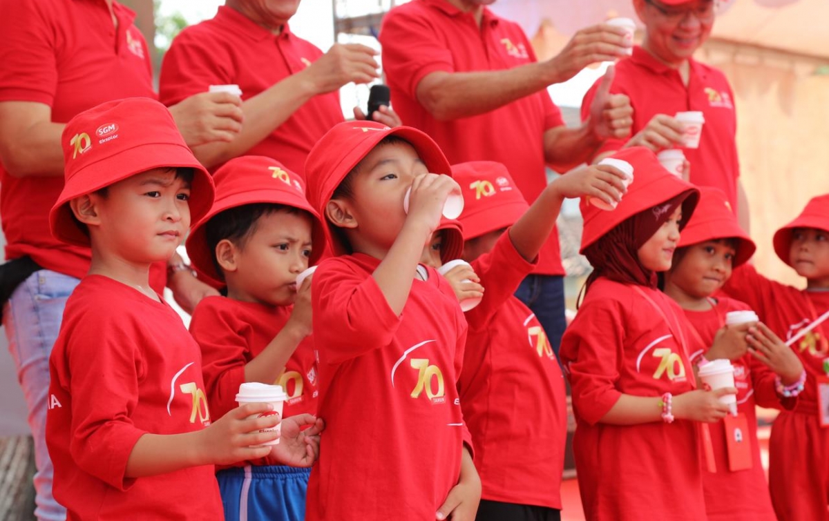 Gerakan Minum Susu Bersama Keluarga Terbanyak di 70 Kota Pecahkan Rekor MURI