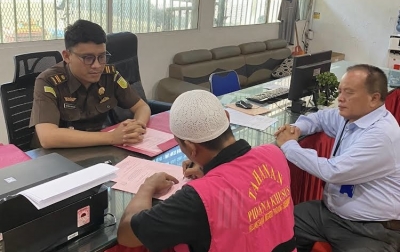 Tersangka dan Barang Bukti Kasus Dugaan Perjalanan Dinas Fiktif Diserahkan ke JPU