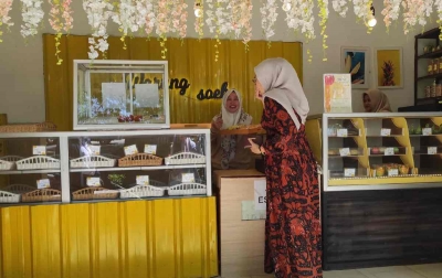 Manfaatkan KUR, Warung Soeka Sukses Kembangkan Usaha Jadi Bakery Favorit di Sumenep