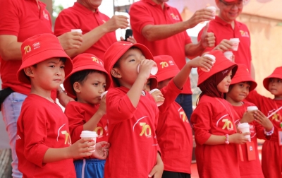 Gerakan Minum Susu Bersama Keluarga Terbanyak di 70 Kota Pecahkan Rekor MURI