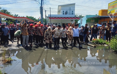 Simpatisan HARAPAN Sesalkan Jalan Menuju KPU Banjir dan Berlumpur