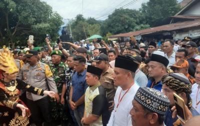 Diantar Ribuan Warga, Putra Mahkota-Achmad Fauzan Daftar ke KPU