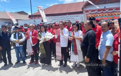 Pilkada Taput, Pasangan Satika Simamora-Sarlandy Hutabarat Daftar ke KPU