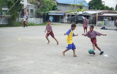 Bobby Nasution Bangun Lapangan Sepak Bola untuk Anak-anak Belawan Sicanang