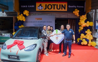 Jotun Indonesia Serahkan Mobil Listrik kepada Pemenang Undian Berkah Berlimpah 2024 di Medan