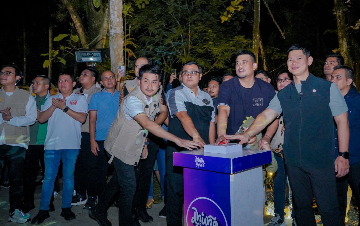 Magical Forest Dhuna Glow, Bobby Nasution Soft Launching Hutan Bercahaya di Medan Zoo