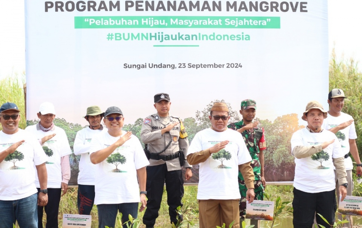 Sambut Hari Maritim Nasional, SPMT Grup Perkuat Ekosistem Pesisir Kalteng dengan 30.000 Bibit Mangrove