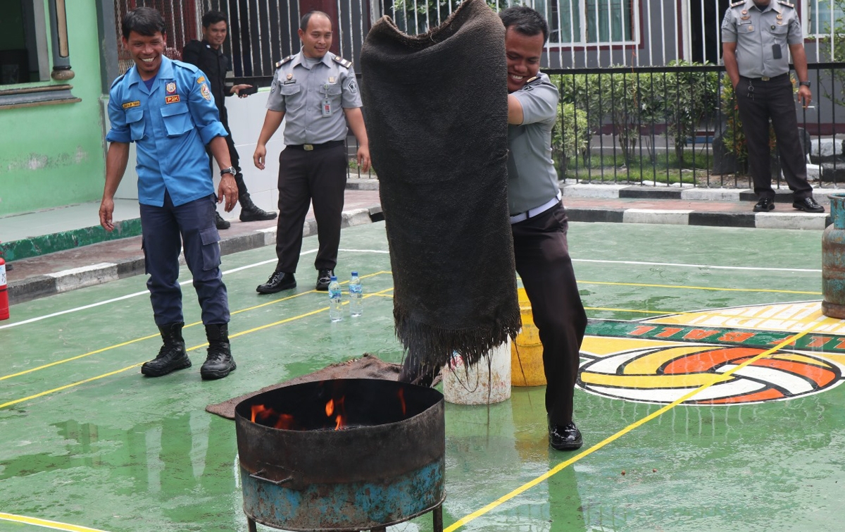 Simulasi Penanganan Kebakaran