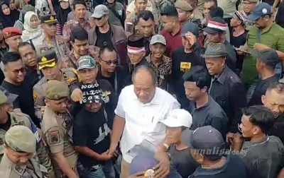 Minta Jalan Diperbaiki, Taufik Zainal Abidin Jumpai Pendemo 