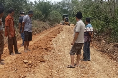 Putra Mahkota Alam Hasibuan Perbaiki Jalan Penghubung Desa yang Puluhan Tahun Rusak, Warga Aeknabara Barumun Sampaikan Terima Kasih