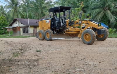 Warga Gading Keluhkan Jalan Rusak, Calon Bupati Nomor 1 Putra Mahkota Langsung Perbaiki