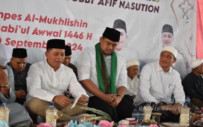 Tiba di Ponpes Almukhlishin Sibuhuan, Bobby Nasution Disambut Hangat Putra Mahkota-Achmad Fauzan Nasution