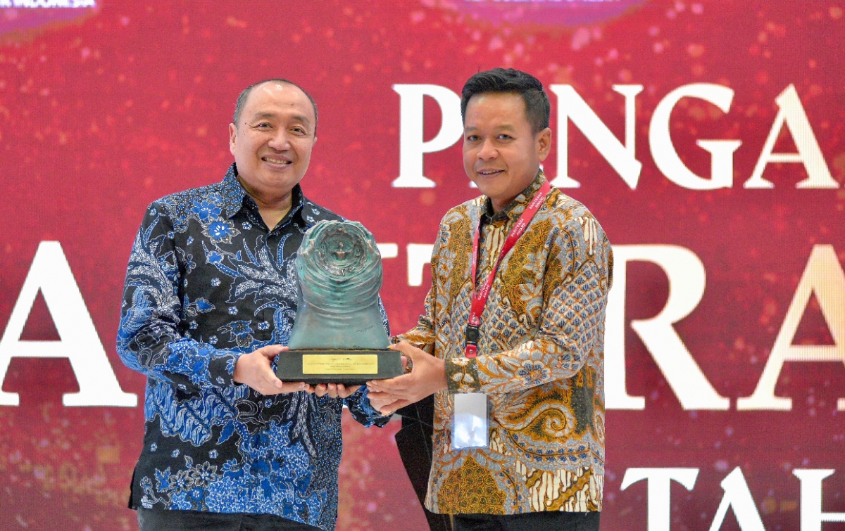 Prof Muryanto Amin Raih Penghargaan Paritrana Awards 2024 dari Wapres Ma’ruf Amin