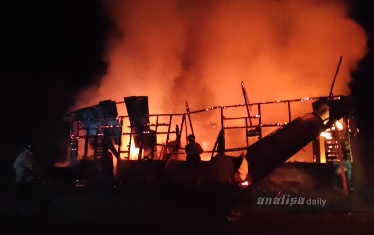 Satu Unit Cafe di Panji Bako Dairi Terbakar