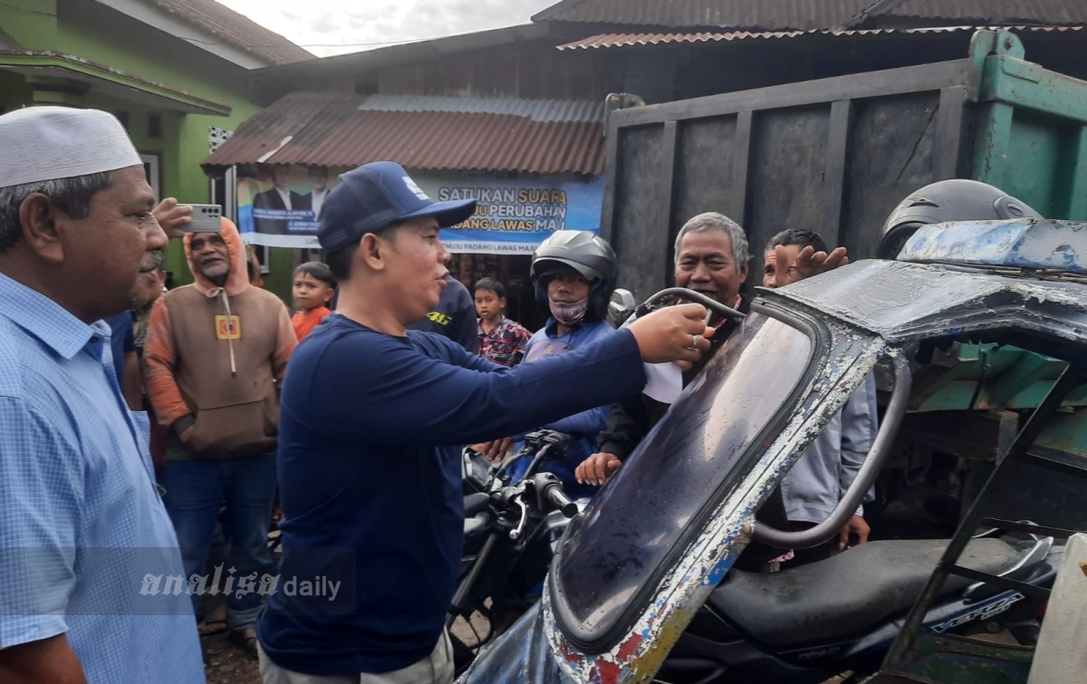 Dikenal Dekat dengan Semua Kalangan, Putra Mahkota Sapa Parbetor di Pasar Pagi Sibuhuan Padanglawas