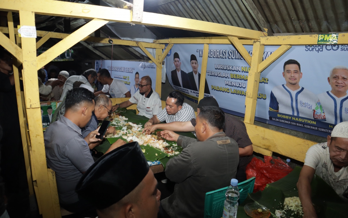 Kesederhanaan Cabub Palas Putra Mahkota, Makan Lesehan Bersama Warga