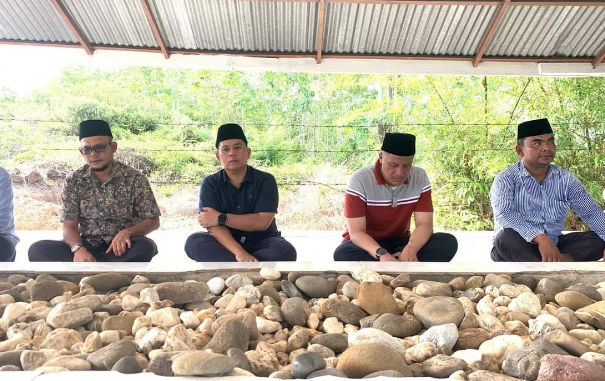 Paslon Bupati Palas PMA-AFN Ziarah ke Makam Leluhur Marga Hasibuan