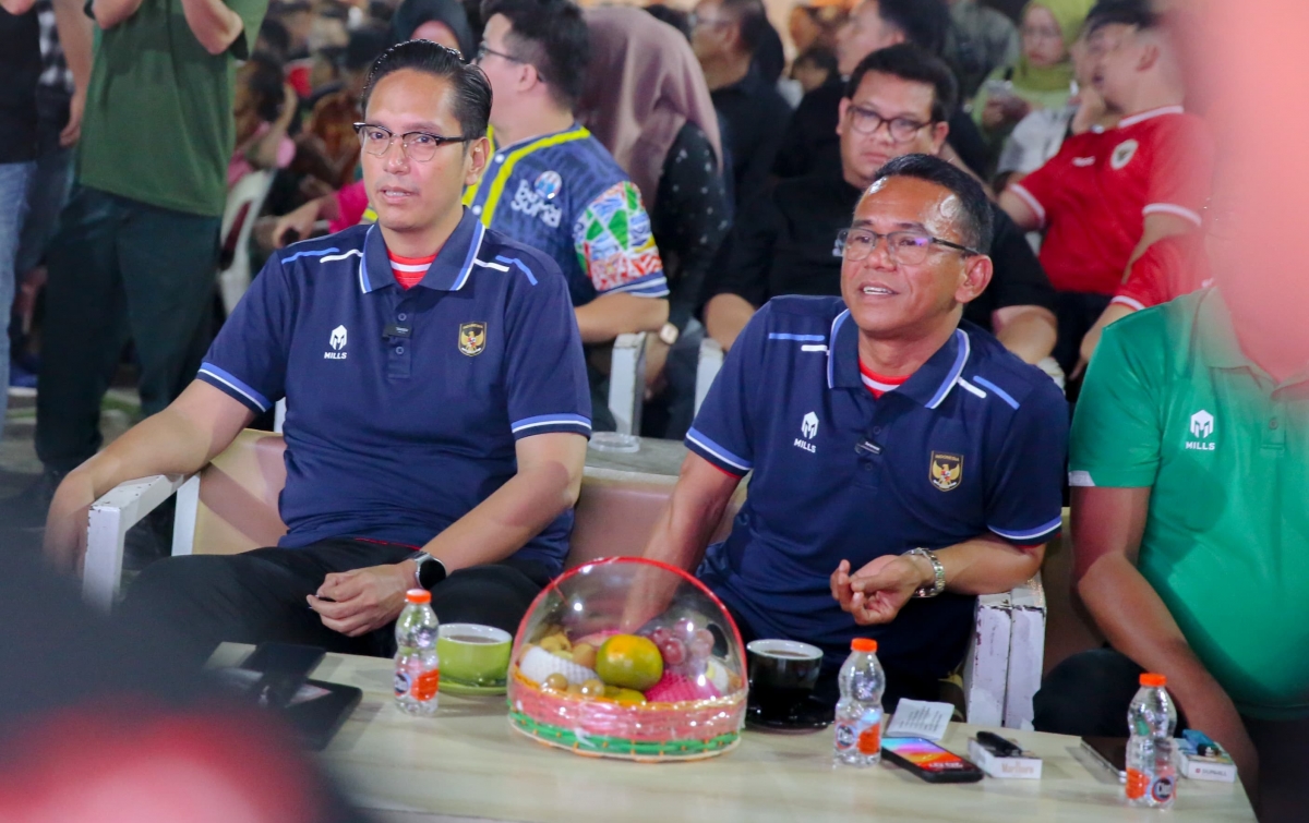 Dukung Timnas, Rico-Zaki Nobar Bersama Pendukung