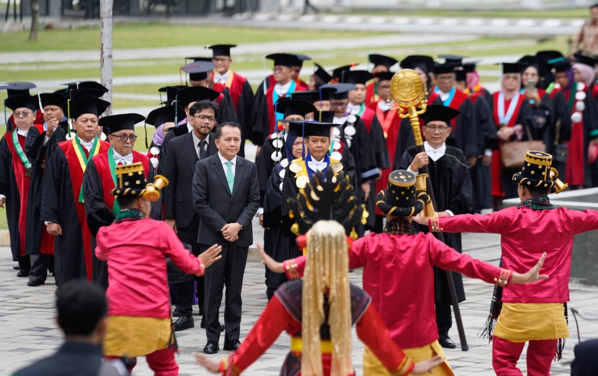 Dies Natalis ke-72 USU, Rektor Prof Muryanto Amin Minta Lulusan Miliki Kompetensi Khusus Hadapi Tantangan Global