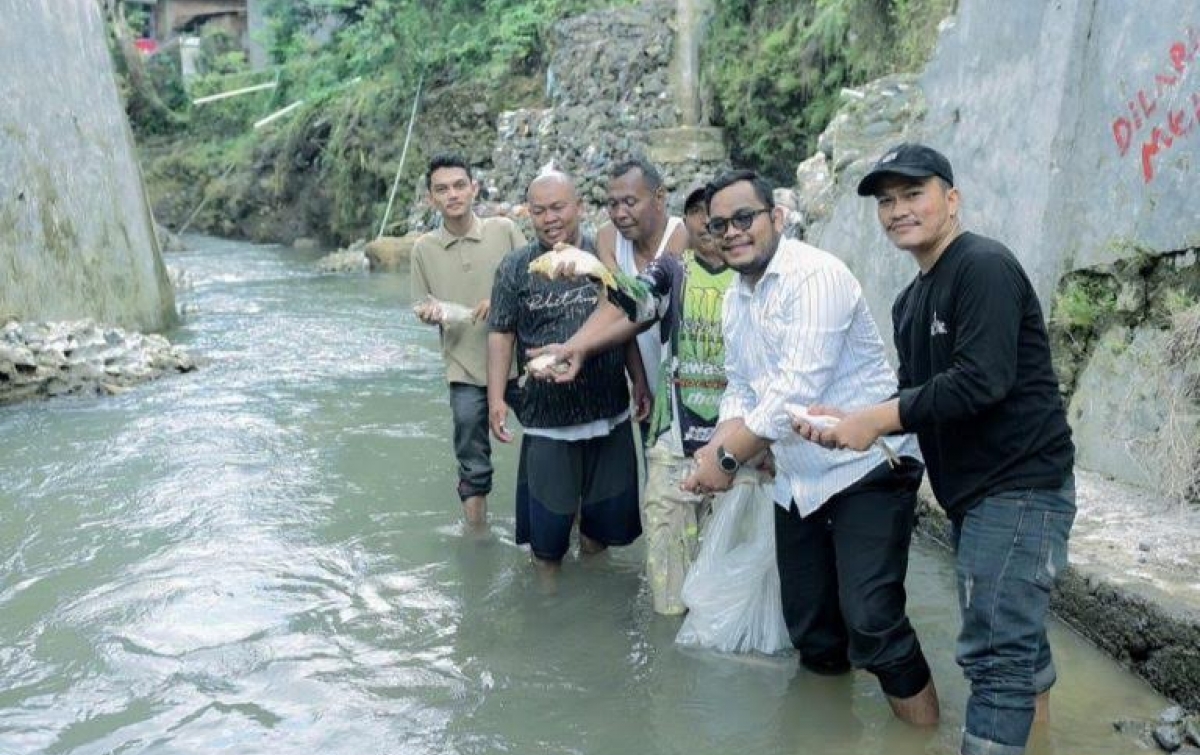 HUT Pemko Padangsidimpuan ke-23, Fajar Dalimunthe Tebar Ikan di Lubuk Larangan