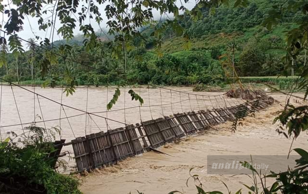 Jembatan Gantung di Desa Renun Dairi Ambruk