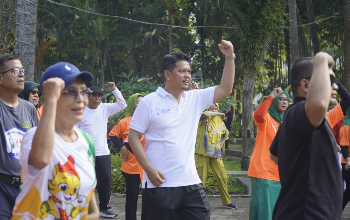 Senam Bersama Ratusan Anggota Komunitas di Medan, Prof Ridha: Realisasi Program Sehat Jiwa Raga